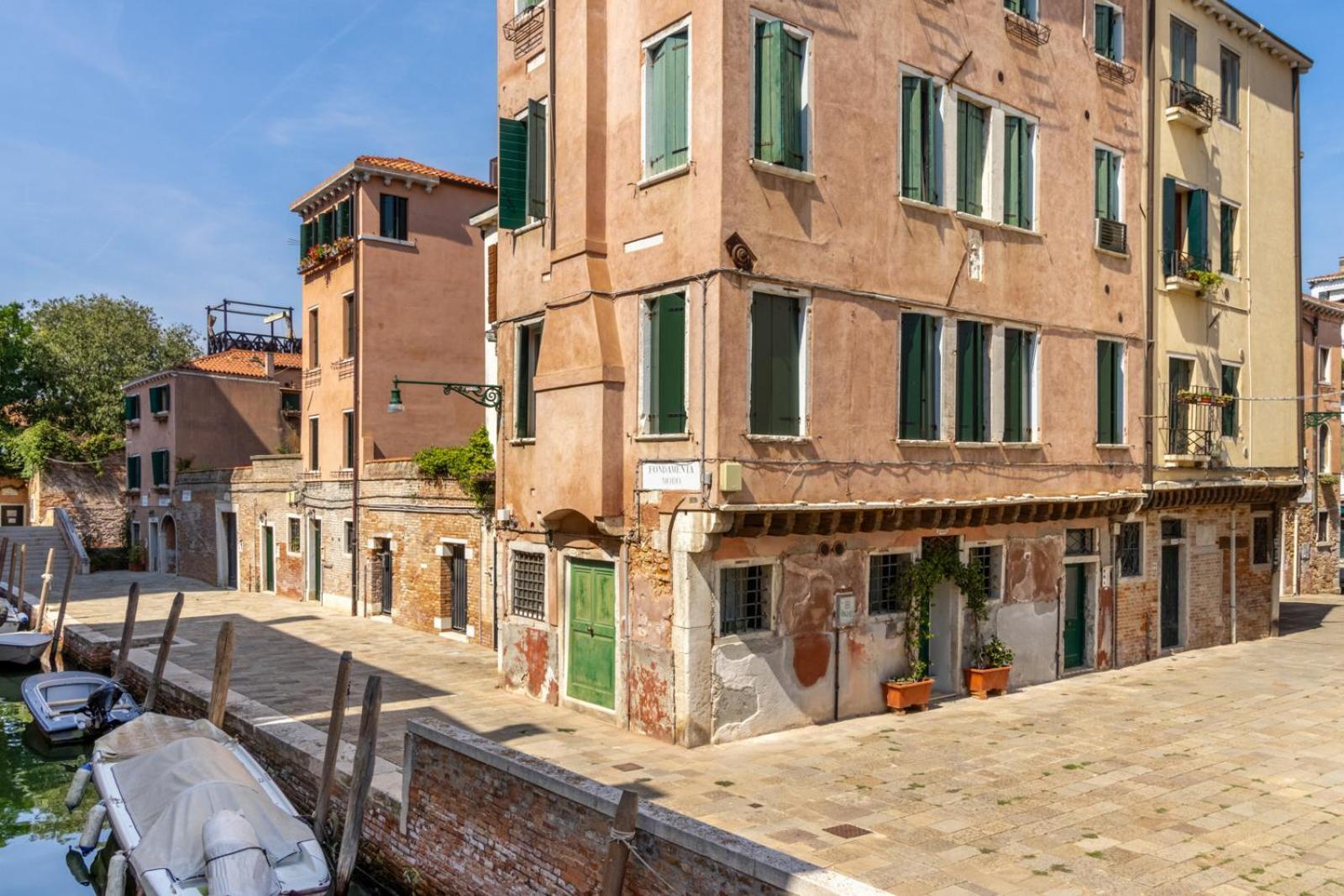 Zero Stairs + Canal View Apartment Venice Exterior photo